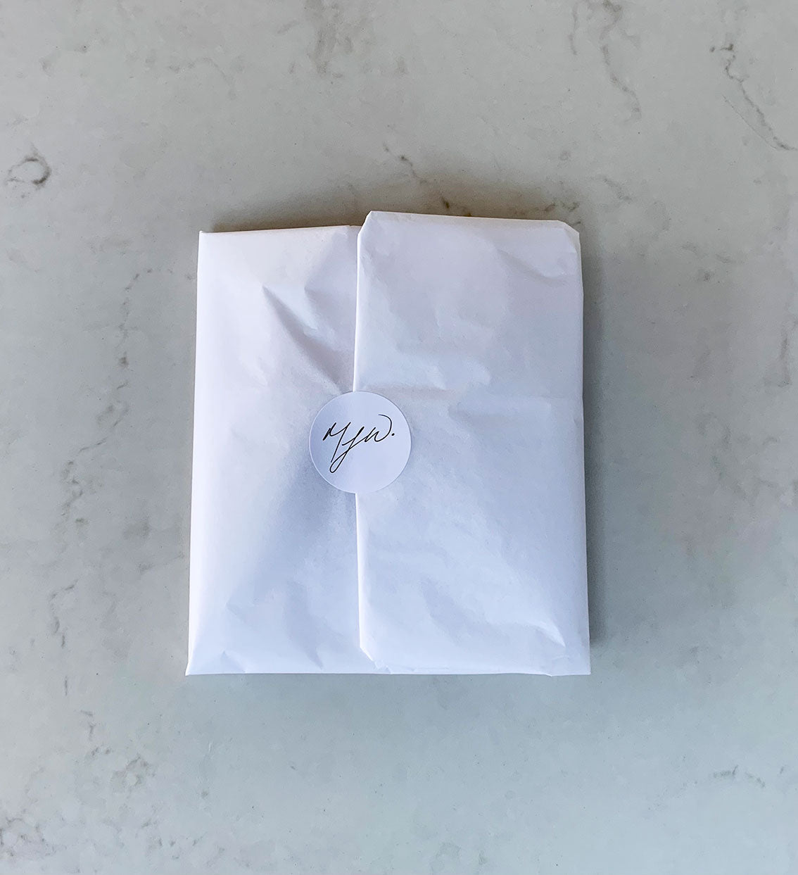 Set of 6 greeting cards with fashion illustrations wrapped in luxury tissue paper.